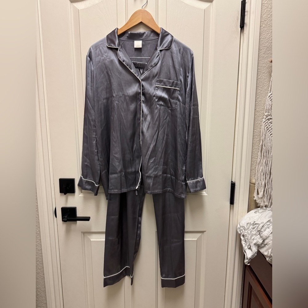 Satin long sleeve pajama set, like new.
